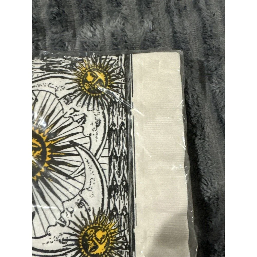Creative Papers Tableware 17” Dinner Napkins 3 Ply C.R. Gibson Sole E Luna Moon